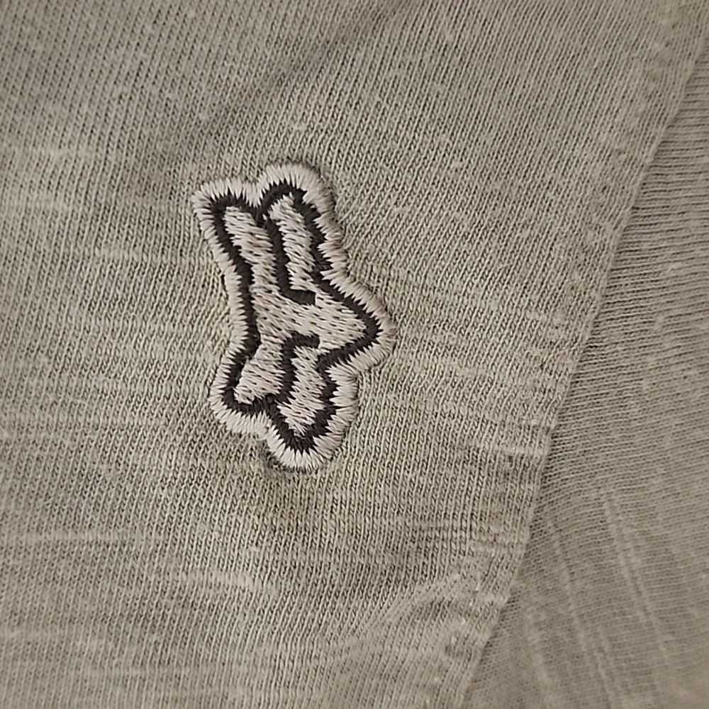 Grey Fox Deluxe Tee - Picture 3 of 8